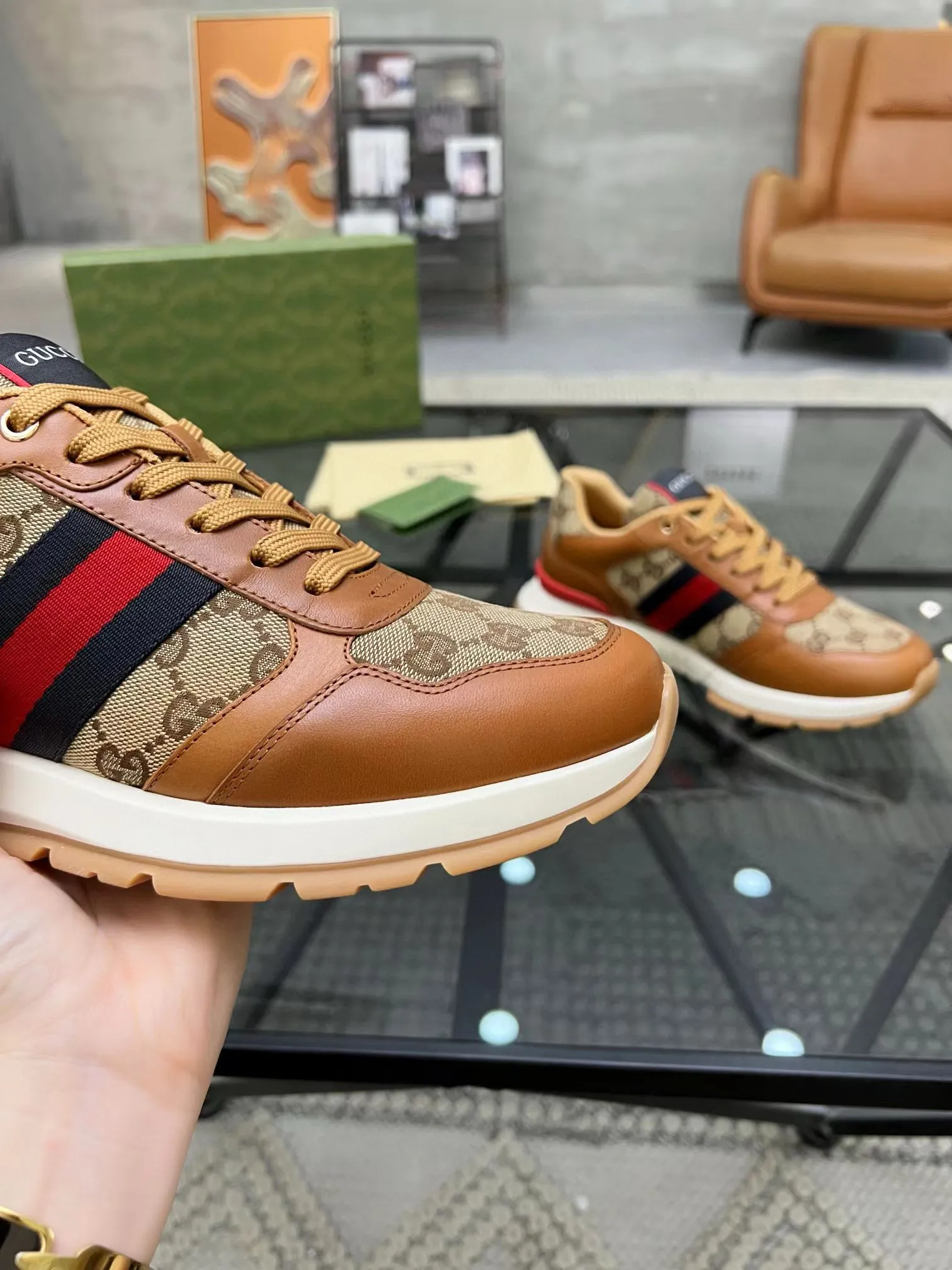 Factory price: 458💰New men's shoes GUCCI [Lightning] latest shoes shipped. Original quality, fashionable, made of special materials, sheepskin lining, brand new packaging. The foot feels super comfortable and the workmanship is impeccable. Size: 38-44, customized 45